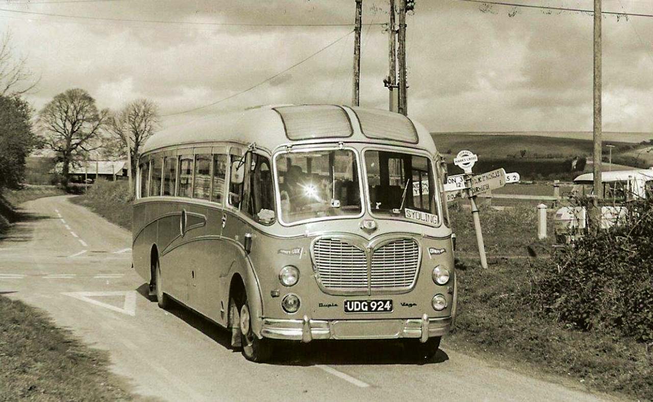 UDG at Mars Cross, Sydling c1973. Nigel loved this coach ©Roger Grimley 