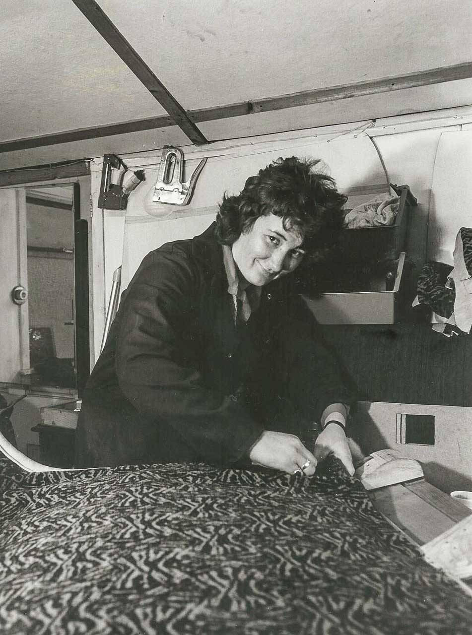 JT 8077 Thelma Tompkins reupholstering the seats in the upholstery shop at Cattistock garage-1987